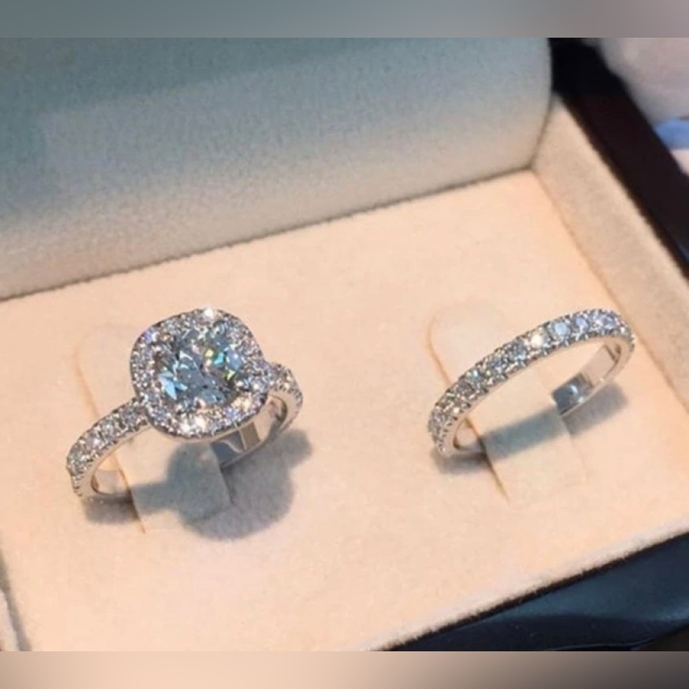Gorgeous bridal engagement ring set - 2 pieces! STUNNING!